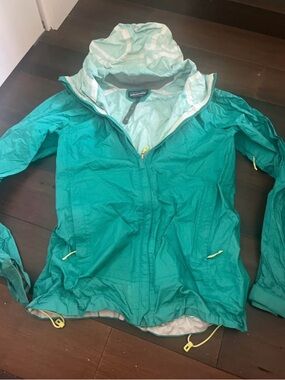 Patagonia Women’s Teal Lightweight Hooded Rain Jacket